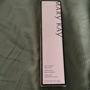 Mary Kay Extra Emollient Night Cream - new
